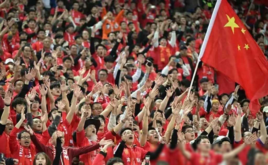 德赢体育app下载安装官方-球迷狂欢：现场气氛点燃全场的简单介绍